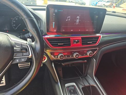Used 2018 Honda Accord Sport image 12