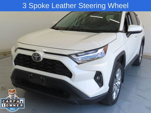 Used 2022 Toyota RAV4 XLE Premium image 9