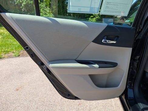 Used 2016 Honda Accord LX image 26