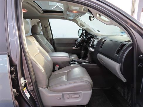 Used 2019 Toyota Sequoia Limited w/ Safety & Convenience Package AWD/4WD image 37