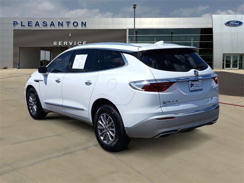 Used 2024 Buick Enclave Premium image 3