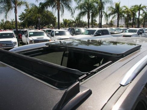 Used 2021 Chevrolet Suburban High Country w/ Premium Package image 31