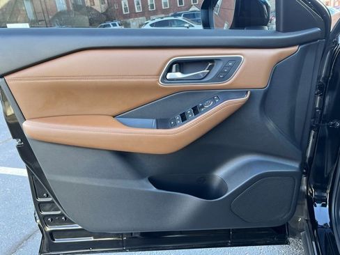 Used 2024 Nissan Rogue Platinum w/ Platinum Premium Package image 8