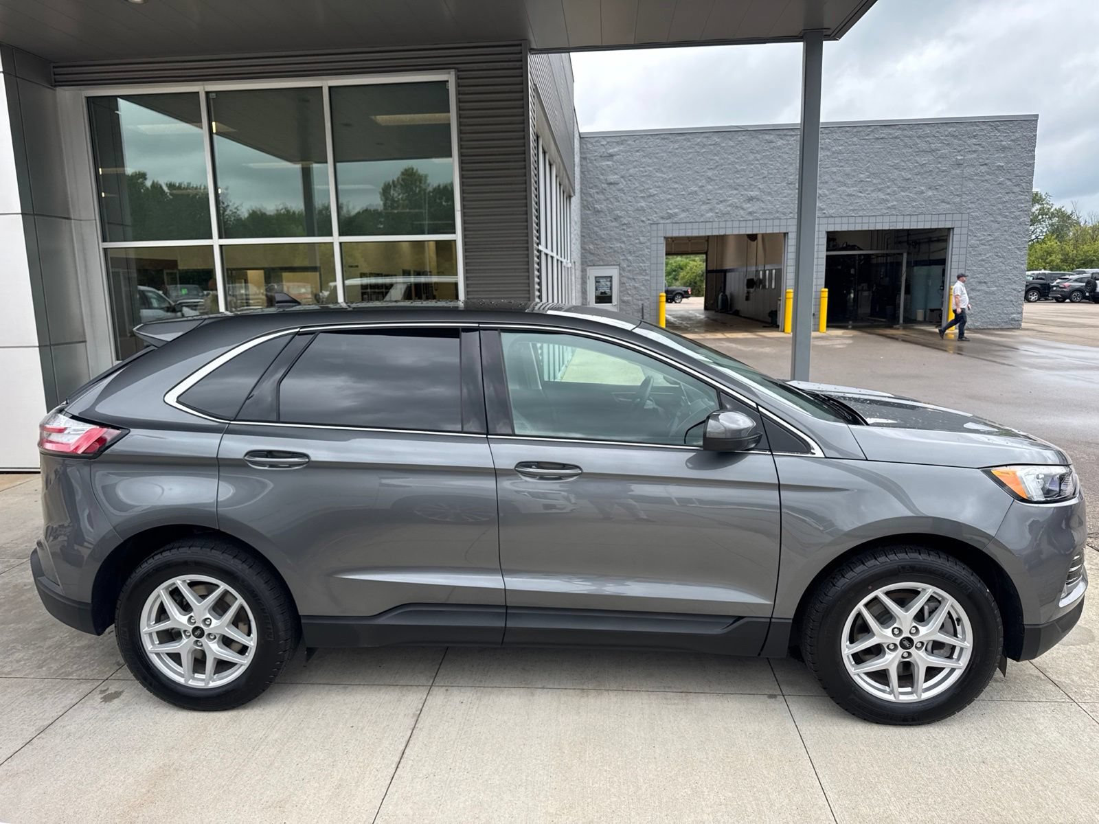 Certified 2024 Ford Edge SEL w/ Convenience Package AWD/4WD image 9