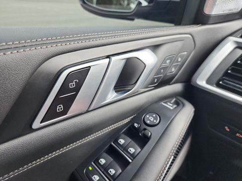 Used 2025 BMW X5 M60i image 24