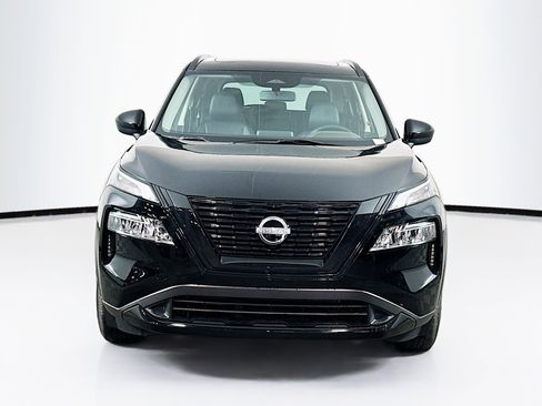 Used 2023 Nissan Rogue SV w/ SV Premium B Package image 2