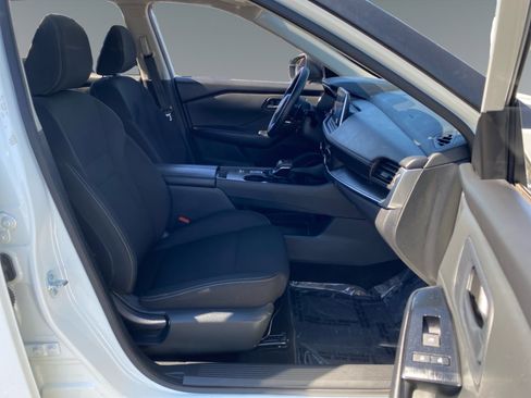 Used 2024 Nissan Rogue S image 15