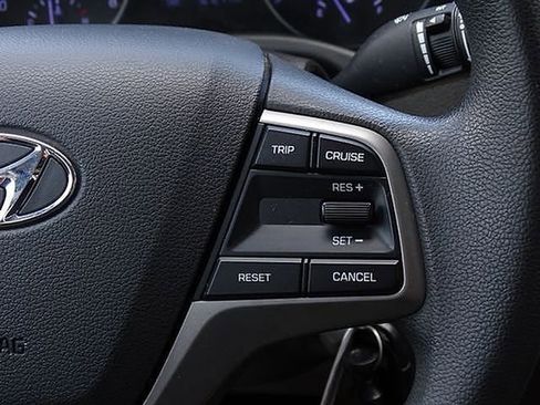 Used 2017 Hyundai Elantra SE image 26