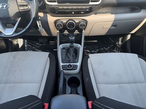 Used 2022 Hyundai Venue SEL FWD image 12