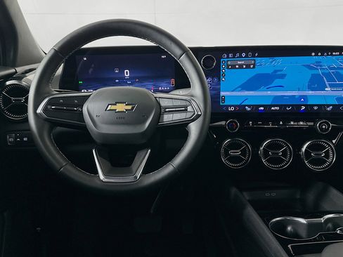 Used 2024 Chevrolet Blazer EV LT AWD/4WD image 18