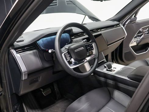 Used 2025 Land Rover Range Rover SE image 19