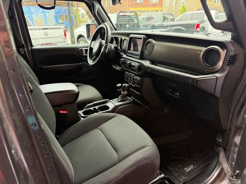 Used 2019 Jeep Wrangler Unlimited Sport S AWD/4WD image 17