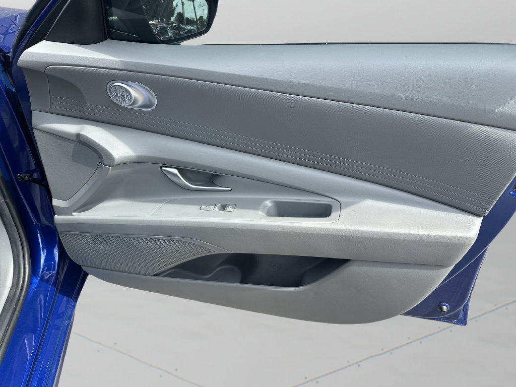 Used 2023 Hyundai Elantra SEL w/ Winter Weather Package FWD image 13