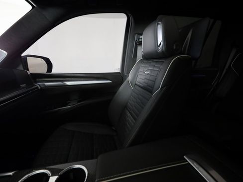 Used 2025 Cadillac Escalade V image 39