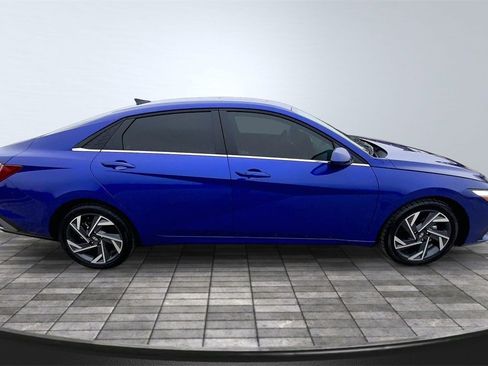 Used 2025 Hyundai Elantra SEL image 4