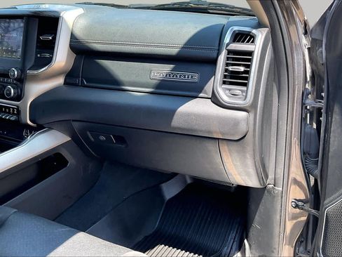 Used 2019 RAM 1500 Laramie AWD/4WD image 17