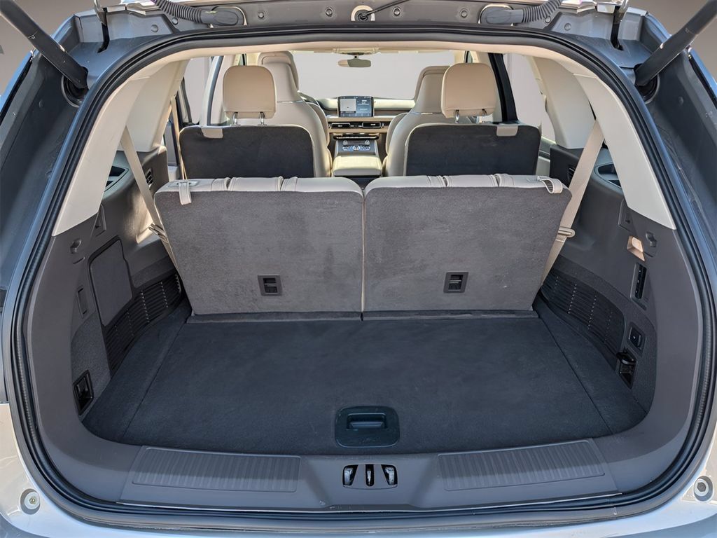 Used 2023 Lincoln Aviator Reserve w/ Equipment Group 201A RWD image 12