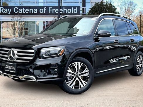 Used 2026 Mercedes-Benz GLB 250 4MATIC image 1