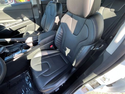 Used 2025 Hyundai Elantra Limited image 39