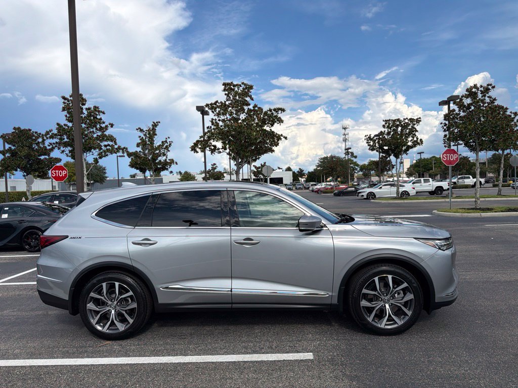 Used 2023 Acura MDX w/ Technology Package FWD image 2