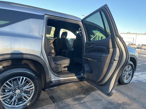 New 2026 Chevrolet Traverse LT w/ Driver Confidence Package image 25