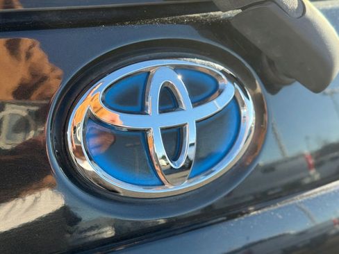 Used 2018 Toyota Prius C One image 11