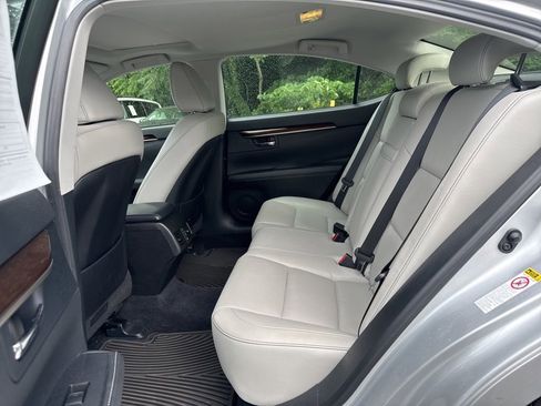 Used 2013 Lexus ES 350 w/ Luxury Pkg FWD image 21