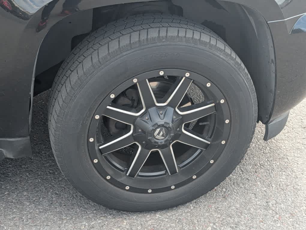Used 2007 Chevrolet Suburban LT w/ LT Preferred Equipment Group AWD/4WD image 9