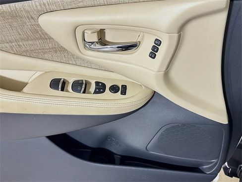 Used 2020 Nissan Murano SL w/ Moonroof Package image 16