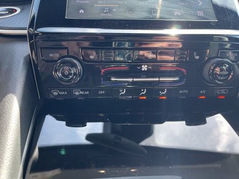 Used 2025 Jeep Grand Cherokee L Altitude AWD/4WD image 23