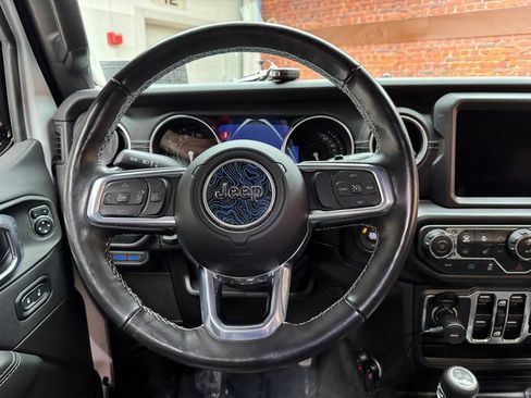 Used 2022 Jeep Wrangler Unlimited Sahara w/ Cold Weather Group image 14