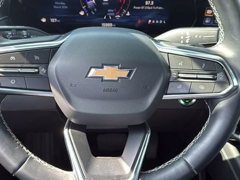 Used 2025 Chevrolet Traverse LT image 14