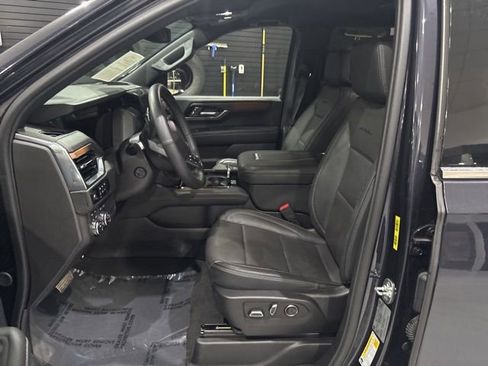 Used 2025 GMC Yukon XL Denali image 11