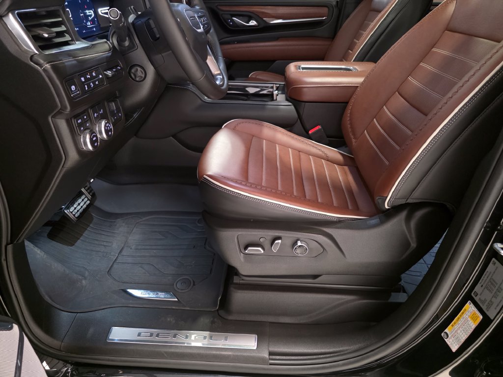 Used 2024 GMC Yukon Denali Ultimate w/ LPO, Floor Liner Package AWD/4WD image 19
