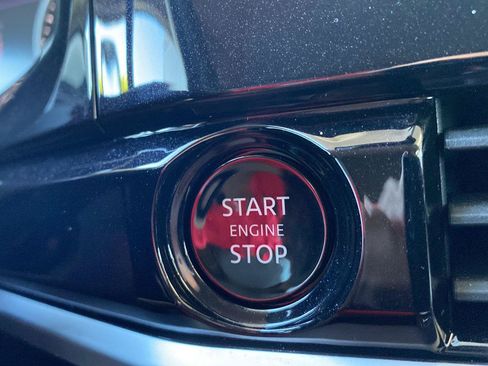 Certified 2025 Nissan Pathfinder SL FWD image 34