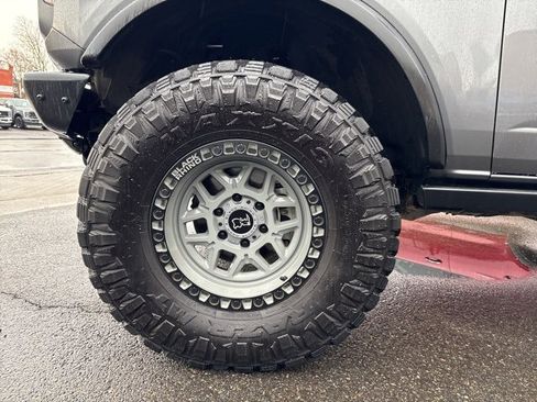 Used 2024 Ford Bronco Badlands image 9