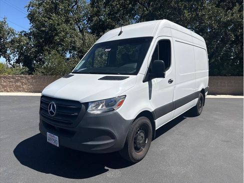 Used 2023 Mercedes-Benz Sprinter 2500 image 3