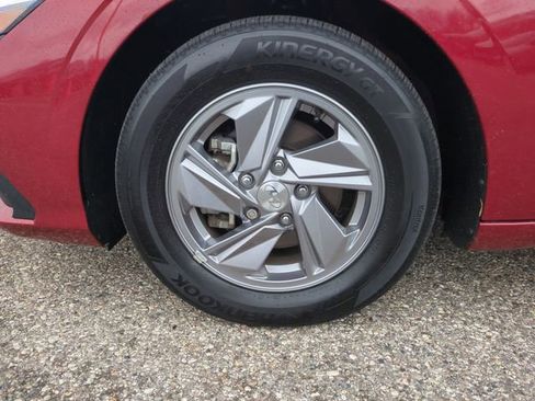 Certified 2024 Hyundai Elantra SE FWD image 21