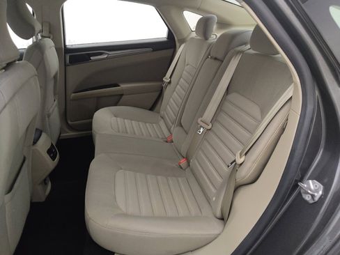 Used 2019 Ford Fusion SE FWD image 18