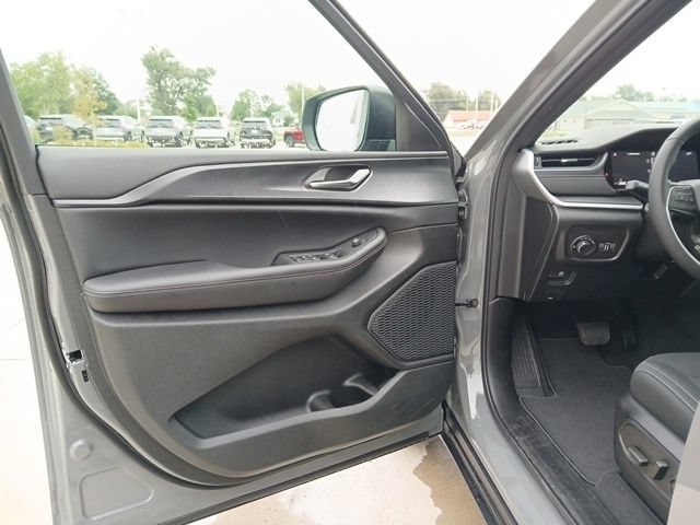 New 2027 Jeep Grand Cherokee Laredo X AWD/4WD image 9
