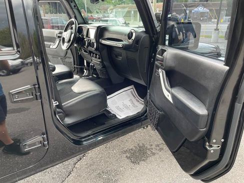 Used 2015 Jeep Wrangler Unlimited Sahara AWD/4WD image 26