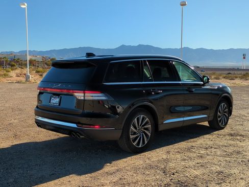 Used 2025 Lincoln Aviator 2WD image 3