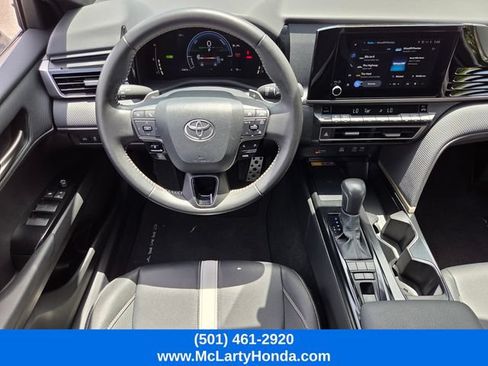 Used 2025 Toyota Camry SE FWD image 12