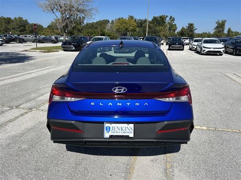 New 2025 Hyundai Elantra SE image 11