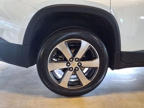 Used 2023 Chevrolet Traverse LT w/ LT Premium Package image 8