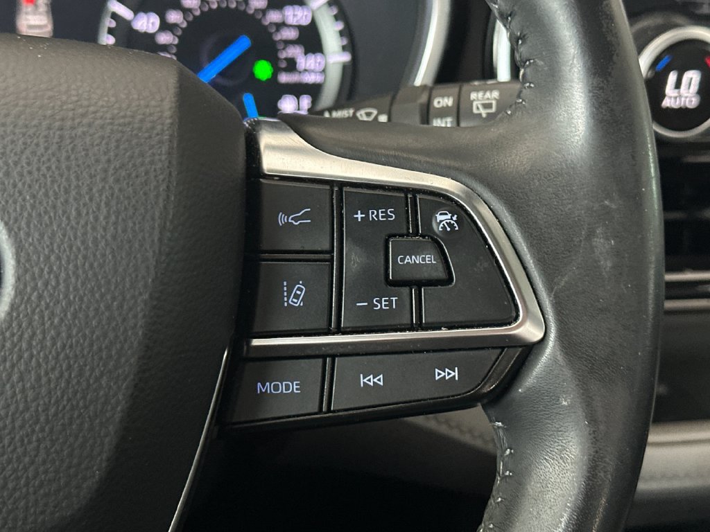 Used 2021 Toyota Highlander XLE FWD image 25