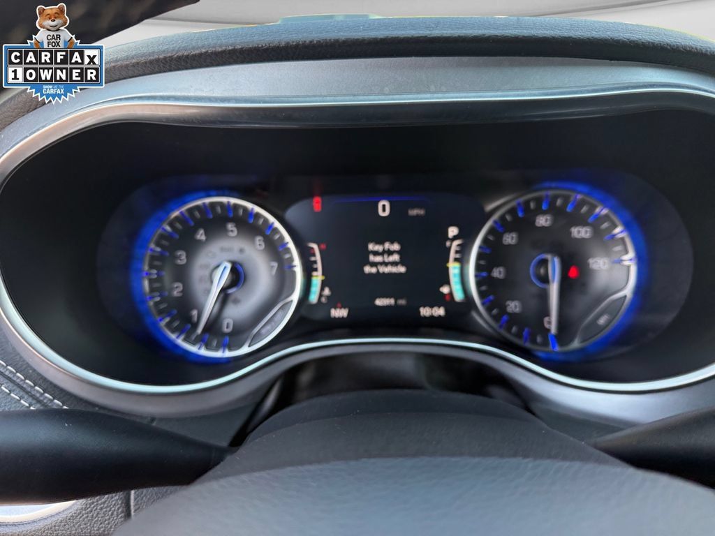 Used 2025 Chrysler Pacifica Limited FWD image 24