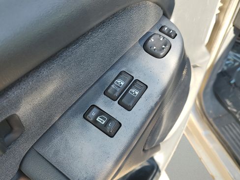 Used 2000 Chevrolet Silverado 1500 LS w/ Firm Ride Suspension Pkg AWD/4WD image 11