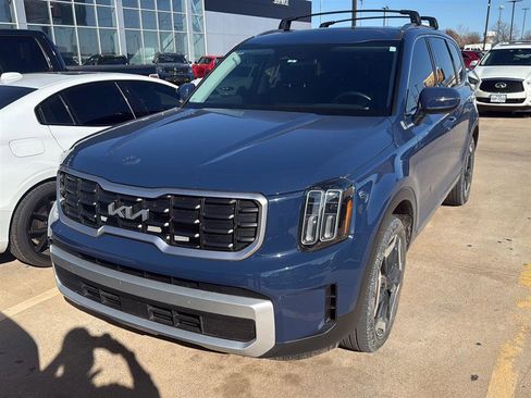 Used 2024 Kia Telluride S w/ S Sunroof Package image 2