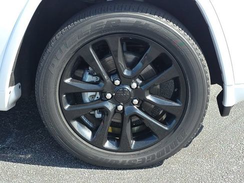 Used 2020 Jeep Grand Cherokee Laredo RWD image 26